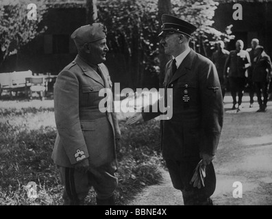 Mussolini, Benito, 29.7.1883 - 28.4.1945, politicien italien, Premier ministre 30.10.1922 - 25.7.1943, en pleine longueur, en visite à Adolf Hitler au siège de 'Wolfsschanze', près de Ratenburg, Prusse orientale, Reich allemand, 1941, , Banque D'Images