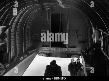 Événements, seconde Guerre mondiale / seconde Guerre mondiale, guerre aérienne, avions, détails / intérieurs, avion de transport allemand Junkers Ju 290, Allemagne du Sud, 11.2.1943, intérieur avec hachures ouvertes, XXe siècle, historique, Luftwaffe, Wehrmacht, Third Reich, recce à longue portée, reconnaissance, Ju-290, Ju290, avion, avions, gens, années 1940, Banque D'Images