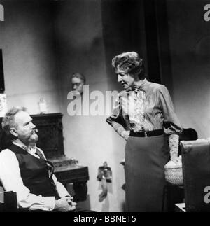 « Munich film République soviétique" (Die Münchner Räterepublik), DEU 1971, l'épisode 1 'Kurt Eisner - entre la démocratie et la dictature", directeur : Hellmuth Ashley, scène avec : Kurt Eisner (Charles Regnier), Renate Grosser, Permissions-Neccessary-tiers Banque D'Images