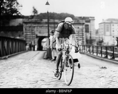 Sports, cyclisme, Tour de France, cycliste à la 2ème étape de Lille à Charleville, 1936, Banque D'Images