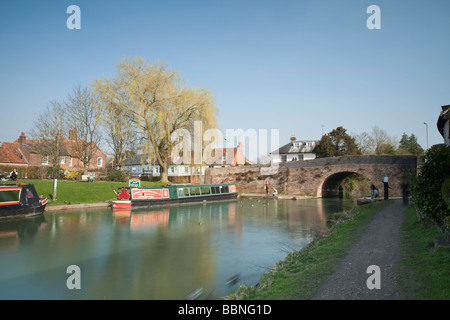 Hungerford Quai du canal de Kennet et Avon dans le centre de Hungerford, Berkshire, Royaume-Uni Banque D'Images