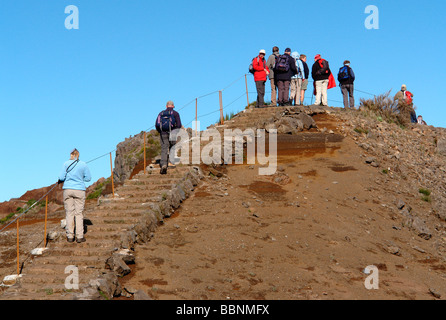 Géographie / voyage, Portugal, Madère, Pico do Arieiro : les touristes en randonnée à pied (Pico do Arieiro - Pico Ruivo-Clearance-Info Additional-Rights),-Not-Available Banque D'Images