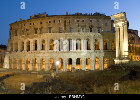 Géographie / voyage, Italie, Rome, Forum Holitorium, théâtre de Marcellus, photo de nuit, Additional-Rights Clearance-Info-Not-Available- Banque D'Images