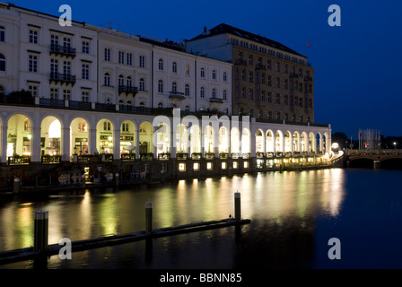 Géographie / voyage, Allemagne, Hambourg, l'Alster, Alsterarkaden (vue extérieure, photo de nuit, Additional-Rights Clearance-Info-Not-Available- Banque D'Images