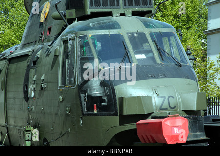 Vue rapprochée d'une Marine royale Westland Sea King Mk 6 hélicoptère en exposition statique à l'Old Royal Naval College de Greenwich Banque D'Images