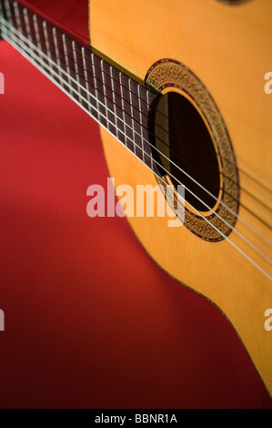 Son de guitare flamenco cordes et trou Banque D'Images