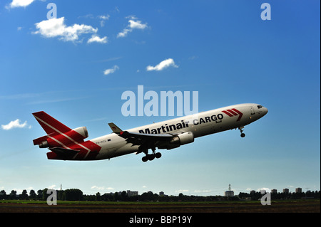 Martinair Cargo au décollage de l'aéroport d'Amsterdam aux Pays-Bas Banque D'Images