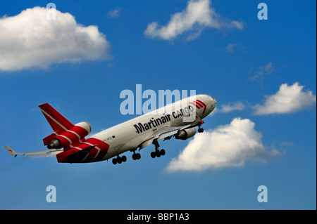 Martinair Cargo au décollage de l'aéroport d'Amsterdam aux Pays-Bas Banque D'Images