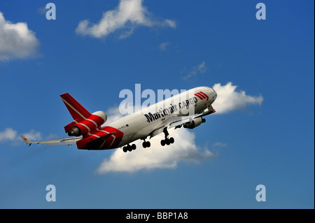 Martinair Cargo au décollage de l'aéroport d'Amsterdam aux Pays-Bas Banque D'Images