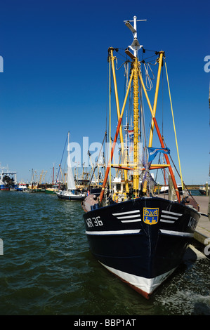 Les chalutiers de pêche dans le port de Rotterdam aux Pays-Bas Banque D'Images