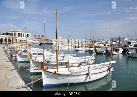 Vue sur le port, Puerto Pollensa (Port de Pollença), Municipalité de Pollensa, Mallorca (Majorque), Iles Baléares, Espagne Banque D'Images