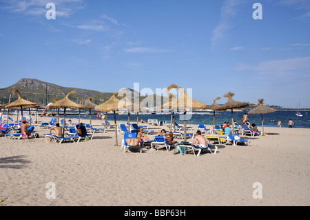 Vue sur la plage, Puerto Pollensa (Port de Pollença), Municipalité de Pollensa, Majorque, Iles Baléares, Espagne Banque D'Images