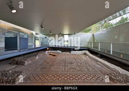 Pavillon à St Albans, Hertfordshire Parc abritant une ancienne cité romaine hypocauste - chauffage au sol. Banque D'Images