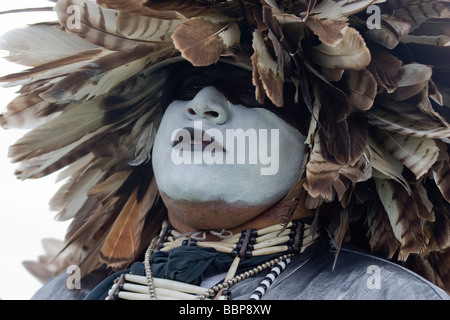 Eagle Tail, un amérindien de la tribu des Micmacs du Canada, des danses traditionnelles en costumes traditionnels. Banque D'Images