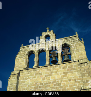 Église de Chalinargues en Auvergne. La France. Banque D'Images