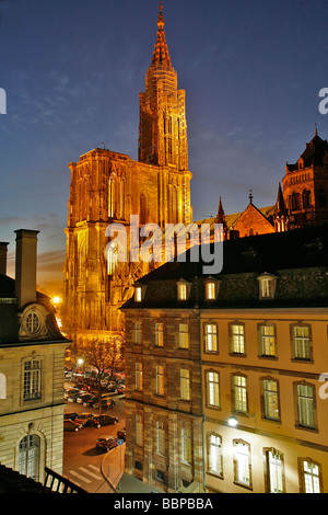 La CATHÉDRALE DE STRASBOURG ET L'ÉCOLE SECONDAIRE Lycée Fustel DE COLONGES, STRASBOURG, BAS RHIN (67), Alsace, France, Europe Banque D'Images