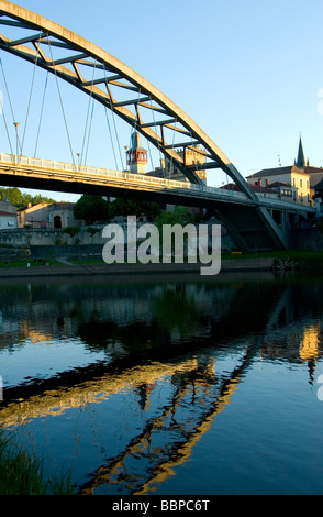 Pont sur le Lot à Castelmoron, France Banque D'Images