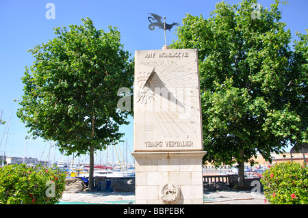 Cadran solaire sculpture, promenade de bord de mer, Palma de Mallorca, Majorque, Îles Baléares, Espagne Banque D'Images