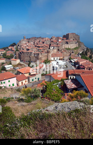 Giglio Castello le petit village sur l'île de Giglio et Isola del Giglio au large de la côte Toscane Banque D'Images