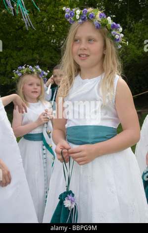 Les jeunes filles de l'West Wickham peut imprimeur à Merrie England et Londres Queen Mai Festival at Hayes, Kent (LB Bromley) Banque D'Images