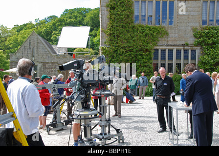 Le salon des antiquités l'équipe du film de télévision de la bbc, sur l'emplacement à Cornwall, uk Banque D'Images