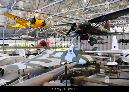 À l'intérieur de l'espace aérien "' hall à l'Imperial War Museum, Duxford, UK Banque D'Images