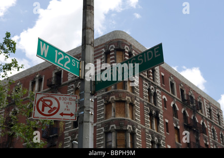 Des plaques de rue sur West 122e rue et avenue Morningside à Harlem à New York Banque D'Images