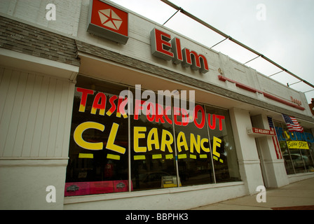 Les ventes d'automobiles de l'orme dans Kearny NJ L'un des 789 concessionnaires que Chrysler LLC a éliminé Banque D'Images