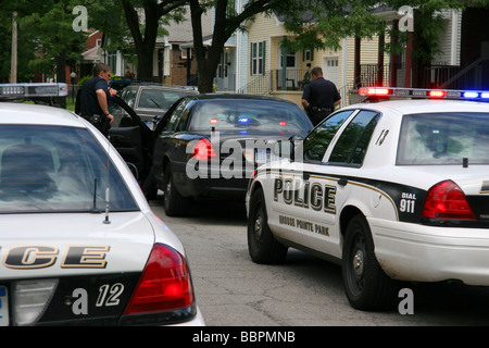 Grosse Pointe Park police traverser la frontière à Detroit Michigan USA Banque D'Images