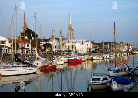 MARINA DANS LE VILLAGE DE NOIRMOUTIER, ILE DE NOIRMOUTIER, Vendée (85), FRANCE Banque D'Images