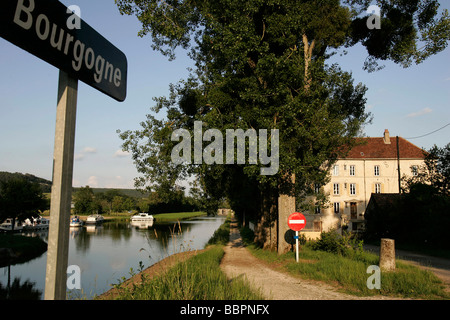 L'CUSY MILL, Ancy-le-Franc, LE CANAL DE BOURGOGNE, YONNE (89), bourgogne, france Banque D'Images