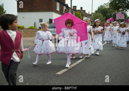 Hayes Village peut imprimeur suite en procession au Merrie England et Londres Queen Mai Festival at Hayes, Kent (LB Bromley) Banque D'Images