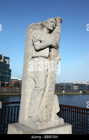 Statue de James Power River Liffey Dublin Ireland Banque D'Images