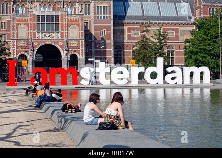 'Je' AMSTERDAM, SLOGAN TOURISTIQUE DE LA VILLE, EN FACE DU RIJKSMUSEUM AMSTERDAM, MUSÉE NATIONAL D'ART ET D'HISTOIRE Banque D'Images