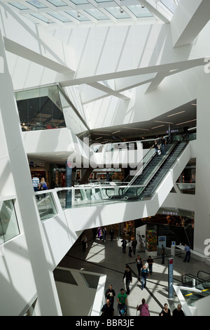 Vue de l'intérieur du centre commercial Westside (Mall), Berne Suisse. Charles Lupica. Banque D'Images