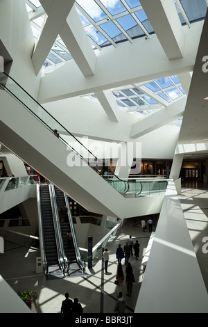 Vue de l'intérieur du centre commercial Westside (Mall), Berne Suisse. Charles Lupica. Banque D'Images