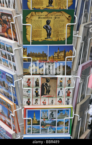 Cartes postales en vente à Bruxelles, Belgique Banque D'Images