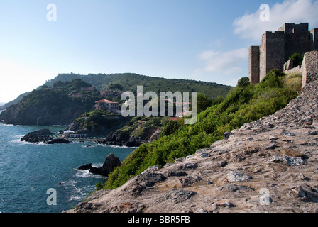 Le promontoire rocheux de Talamone, à la limite sud de la Parco Regionale della Maremma Argentario et en face Banque D'Images