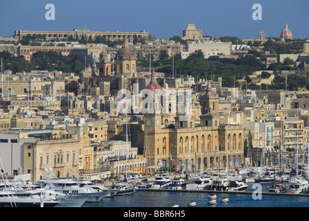 Malte. Vue de Vittoriosa (Birgu) et Cospicua (Bormla) à travers le Grand Port de La Valette. L'année 2009. Banque D'Images