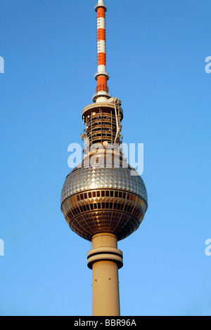 Tour de télévision, Fernsehturm, Alexanderplatz, construit en 1969 par Fritz Dieter et GUNTER FRANKE, 368 m de haut, BERLIN, ALLEMAGNE Banque D'Images