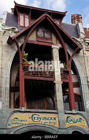 Façade DE LA MAISON COILLIOT, carreaux céramiques artistiques et bouilloire, LILLE, NORD (59), FRANCE Banque D'Images