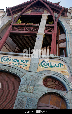 Façade DE LA MAISON COILLIOT, carreaux céramiques artistiques et bouilloire, LILLE, NORD (59), FRANCE Banque D'Images