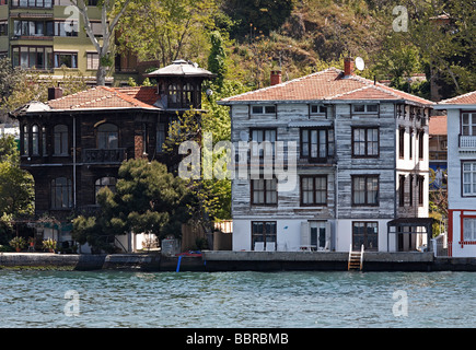 Vieilles maisons en Ottoman, Yaliler, sur la rive asiatique du Bosphore, Istanbul, Turquie Banque D'Images