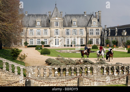 Centre équestre EN FACE DU CHÂTEAU DE CURZAY, RELAIS ET CHATEAUX Hotel, Vienne (86), FRANCE Banque D'Images