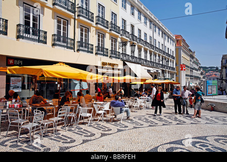 RUA GARRETT, TROTTOIR CAFÉ BRASILEIRA ET STATUE DE FERNANDO PESSOA, quartier du Chiado, le Portugal, l'EUROPE Banque D'Images