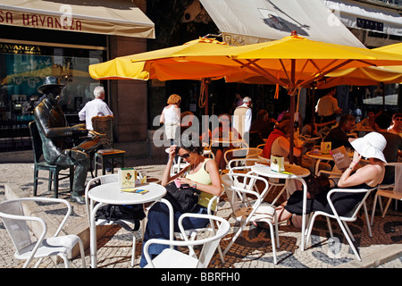 RUA GARRETT, TROTTOIR CAFÉ BRASILEIRA ET STATUE DE FERNANDO PESSOA, quartier du Chiado, le Portugal, l'EUROPE Banque D'Images