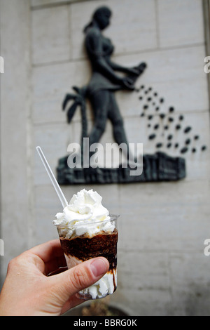 GRANITA DI CAFFE, CAFÉ TAZZA D'ORO, ROME Banque D'Images