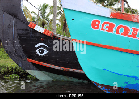 Colouful bateaux dans Kerala, Inde Banque D'Images