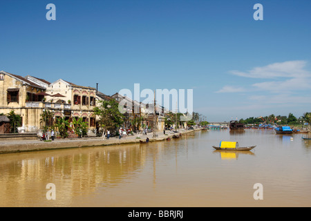 'Ville' d'Hoi An, Vietnam, ancien front colonial et "La rivière Thu Bon Banque D'Images