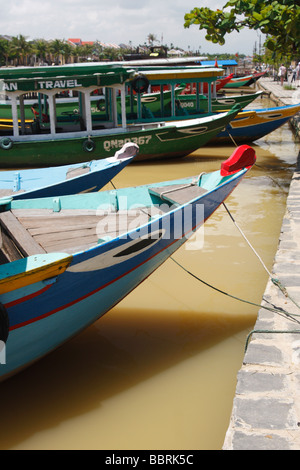 Bateau coloré peint avec détail bow, 'Rivière Thu Bon', 'Hoi An, Vietnam' Banque D'Images